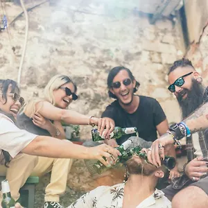 Albergue Booze & Snooze Social, Split