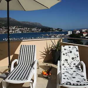 Apartment One Vision, Split