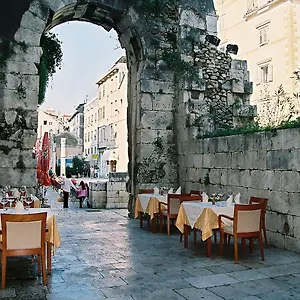Peristil Hotell